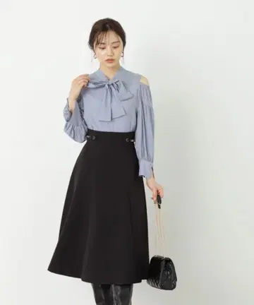 [ 새상품급 ] 프로포션 바디 드레싱*체인 탭 플레어 스커트