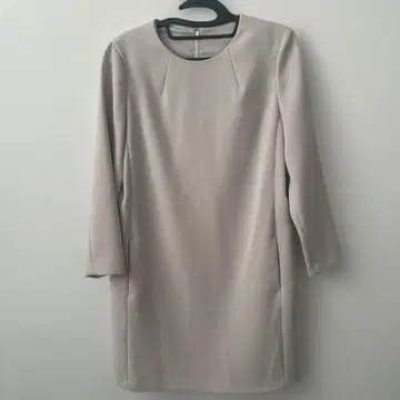 베이지 스터링 루어 긴팔 원피스