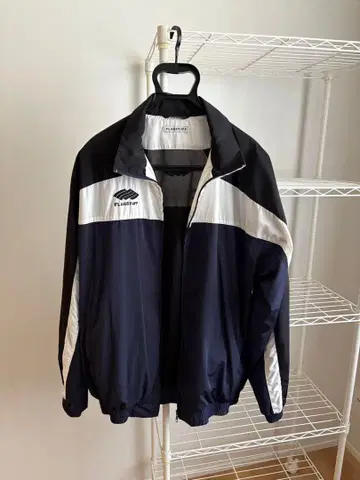 FLAGSTUFF 나일론 셋업 L 사이즈 네이비/화이트