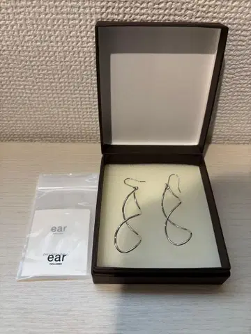 실버 트위스트 디자인 귀걸이 이아파피오네