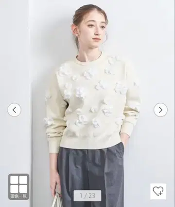 3D 플라워 모티브 롱 슬리브 니트