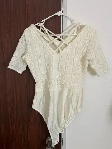 아이보리 레이스 반팔 바디수트