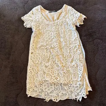 아도니스 아이보리 레이스 반팔 튜닉