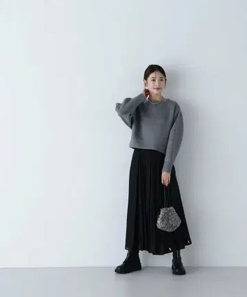 [ 새상품급 ] 내추럴 뷰티 베이직*샤이니 볼륨 플레어 스커트