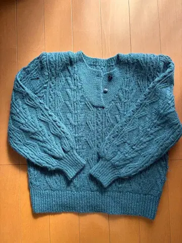 청록색 케이블 니트 긴팔 스웨터