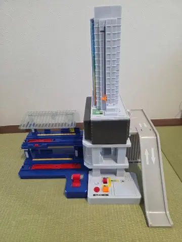 프라레일 오르락내리락 입체 교차! 메가 역 빌딩