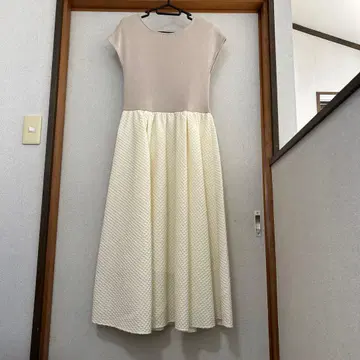 슬리브리스 니트 원피스 베이지 아이보리