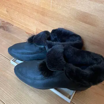 퍼가 달린 블랙 무톤 부츠 23.5cmEEE