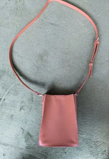 숄더백 심플한 디자인