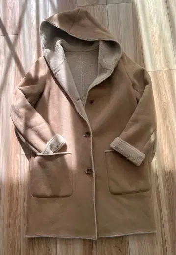 새상품급 ships 후드 부착 베이지 무스탕 코트