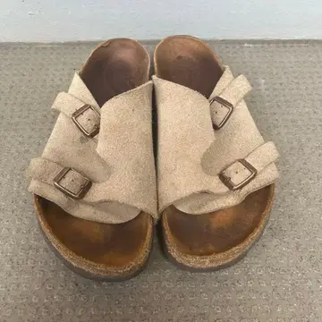 베이지 스웨이드 더블 버클 샌들