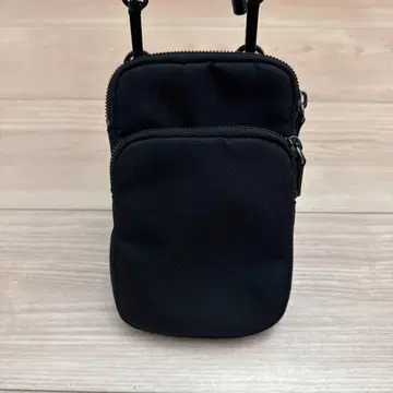 COS 스마트폰 숄더백 블랙