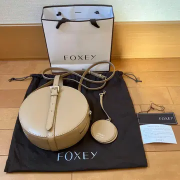 FOXEY 베이지 서클형 숄더백