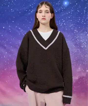 Wai Kei - Boucle line v neck knit