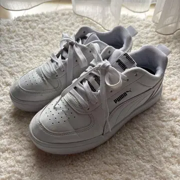 PUMA 화이트 스니커즈