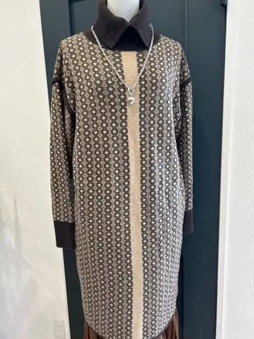 기하학 패턴 긴팔 원피스 브라운 계열