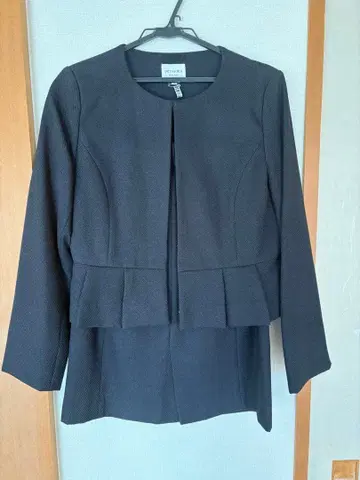 노카라 자켓과 스커트 세트