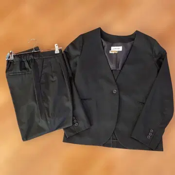 블랙 셋업 자켓과 팬츠