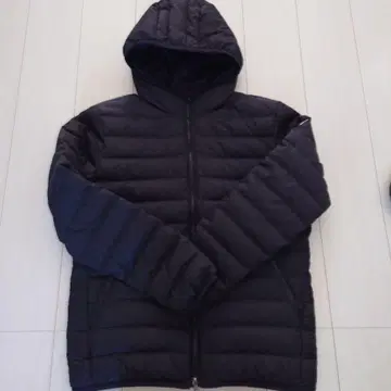 EA7 블랙 다운 자켓