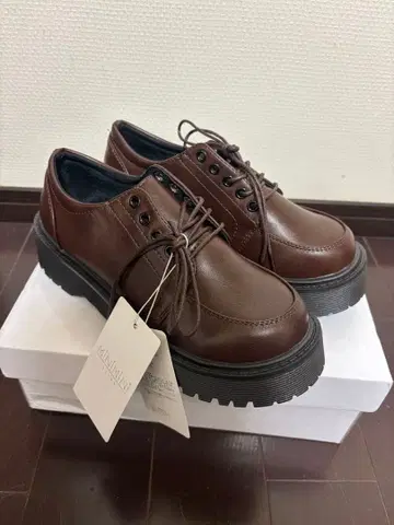 브라운 레이스업 슈즈