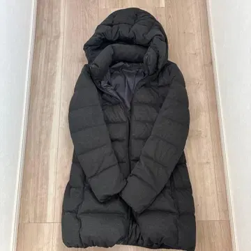 후드 부착 블랙 다운 자켓 S