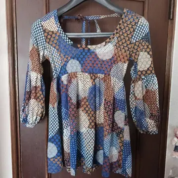 아모아르 카프리스 수입 도트 무늬 긴팔 튜닉