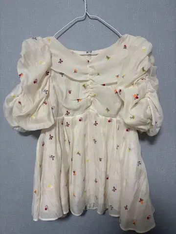 셀포드 작은 꽃 자수 패턴 플럼 블라우스 38