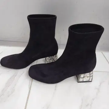 JOOC 블랙 스웨이드 부티 클리어힐