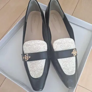 RANDA 모노그램 부품 클래시컬 로퍼 블랙 계열 기타 LL 사이즈