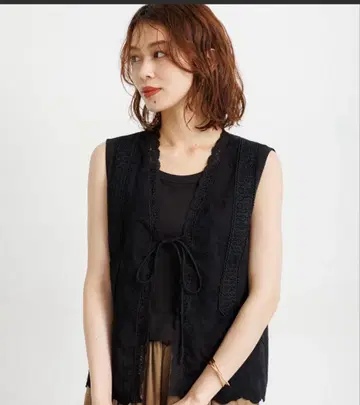 새상품 택 포함 스튜디오 클립 자수 레이스 베스트 블랙