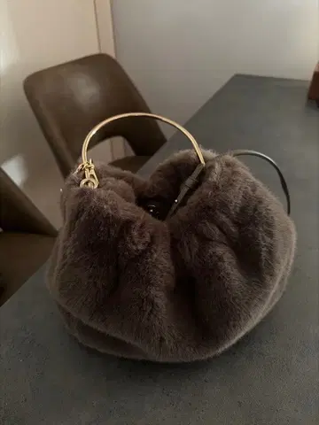 CELFORD 메탈 핸들 퍼 백