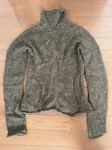 와이즈 Y's 올리브 그린 하이넥 니트