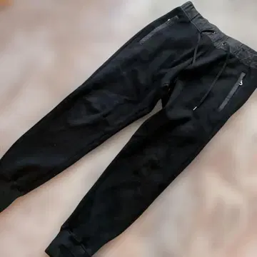 블랙 조거 팬츠 지퍼 포켓 부착