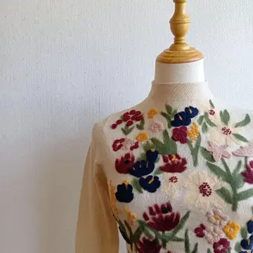 Sybilla 자수 니트 꽃 울 100%