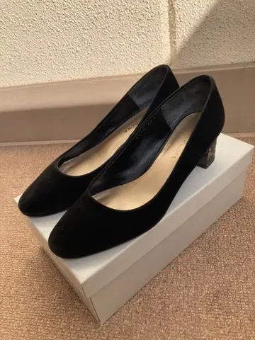 ANTEPRIMA 블랙 펌프스 23.5cm