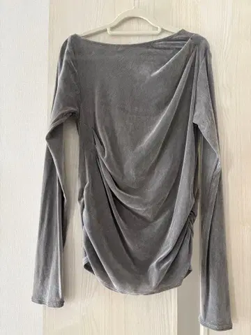 MIESROHE 원숄더 드레이프 플로키 튤 상의