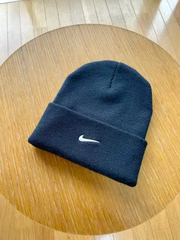 NIKE 블랙 니트 모자 피크 스우시 비니