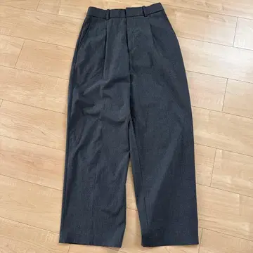 UNIQLO 턱 와이드 팬츠