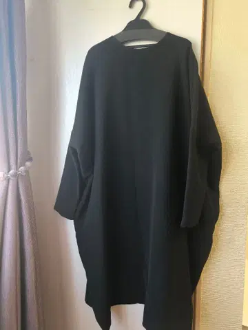 미즈이로 인드 코쿤 원피스 블랙