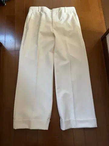 화이트 스트레이트 레그 슬랙스