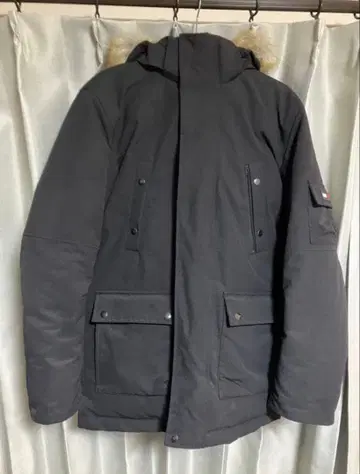 두툼한 다운 자켓 후드 부착