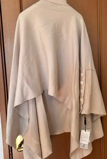 더블 스탠다드 클로징 SOV 베이지 니트 케이프