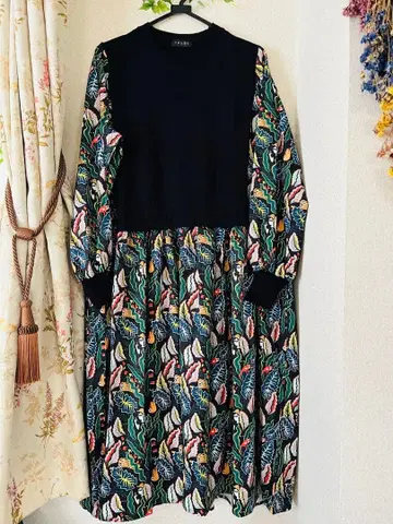 TRUBE 블랙 꽃무늬 원피스