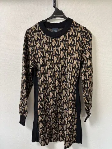 muta 지오 모노그램 자카드 니트 원피스 BLACK