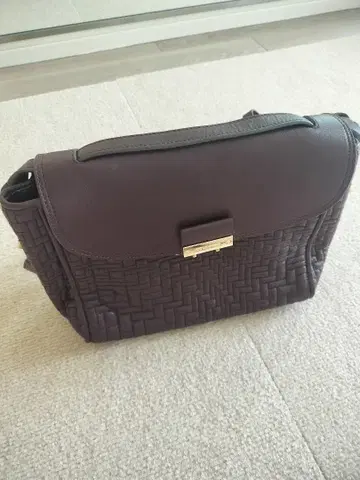 다크 퍼플 뜨개질 디자인 숄더백