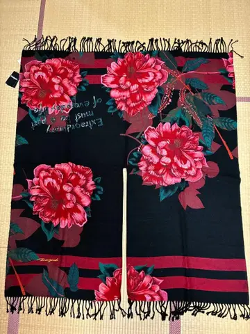 데시구알 겨울용, 빨간색 꽃무늬 대형 스톨