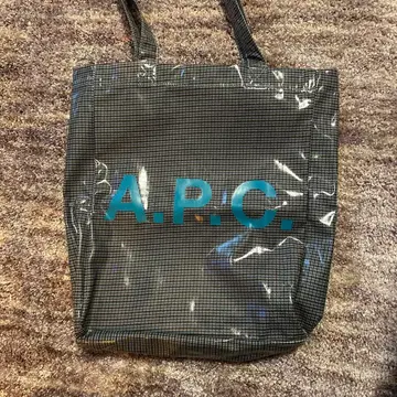 A.P.C. 체크 무늬 토트백