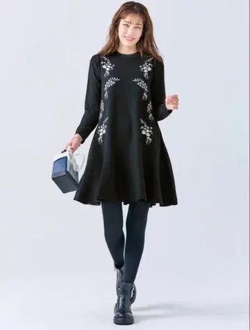 Chesty 플라워 리프 자수 니트 원피스