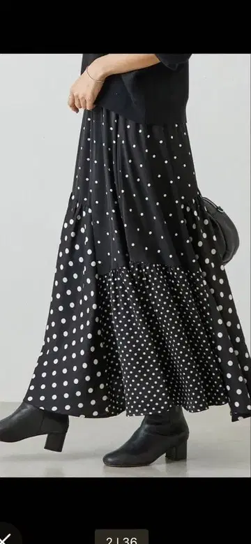 도트 무늬 플레어 롱 스커트