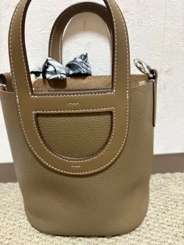 베이지 핸드백 스카프 포함 새상품